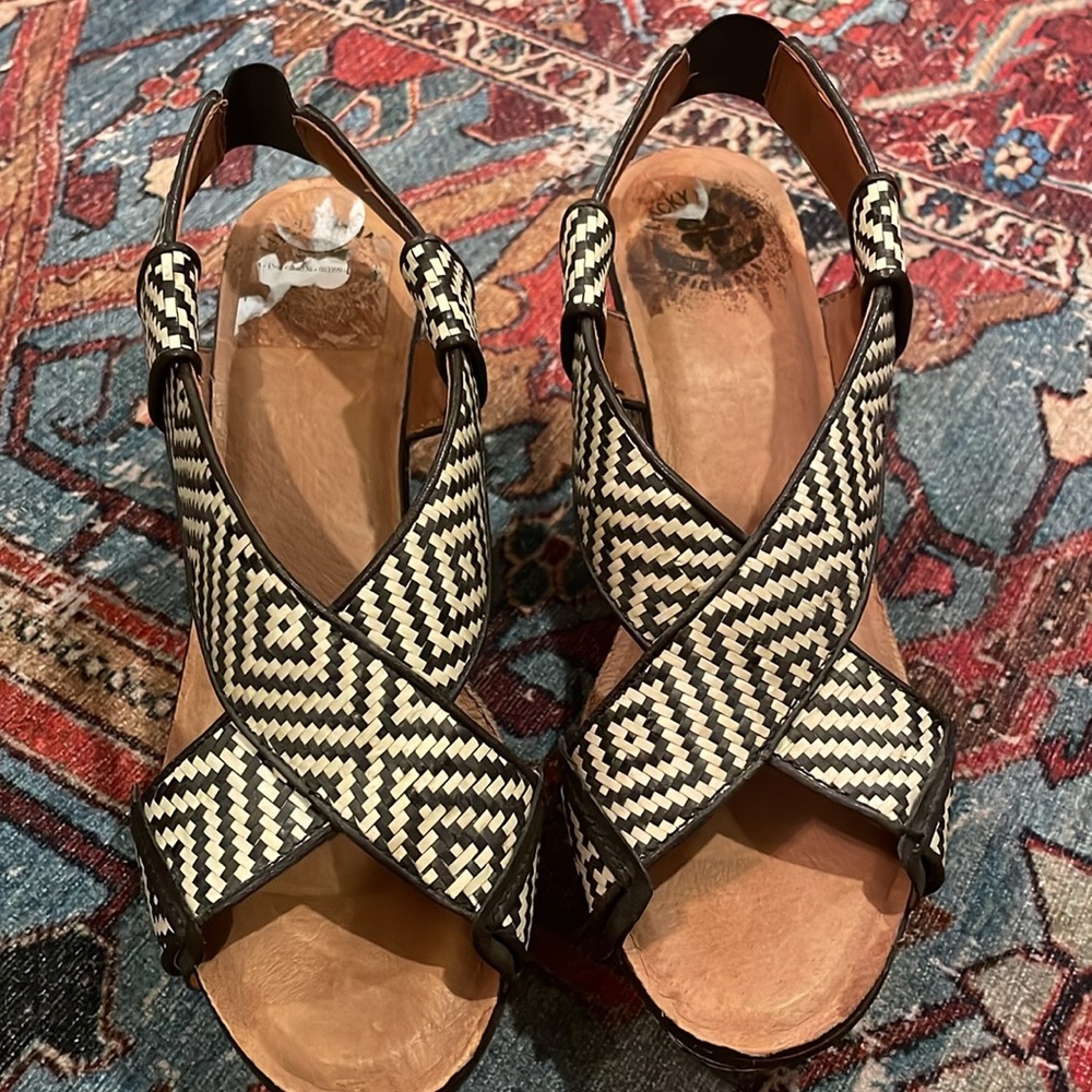 LUCKY BRAND Size 9 Koko Crisscross Platform Sandal Stretch Tribal Wedge - Picture 3 of 8